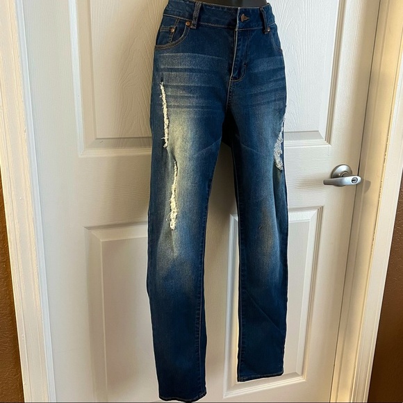 Blue Jeans Distressed - Picture 6 of 7